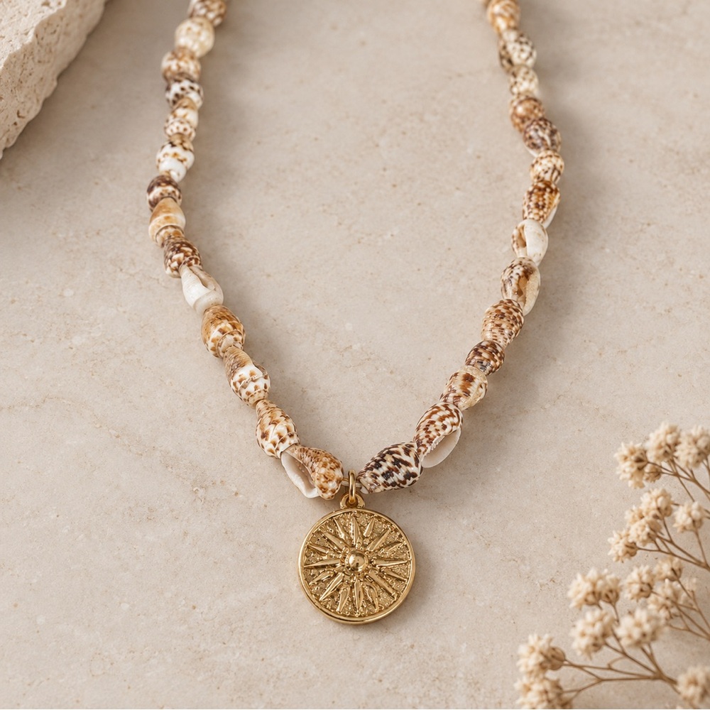 Beachy choker shell necklace